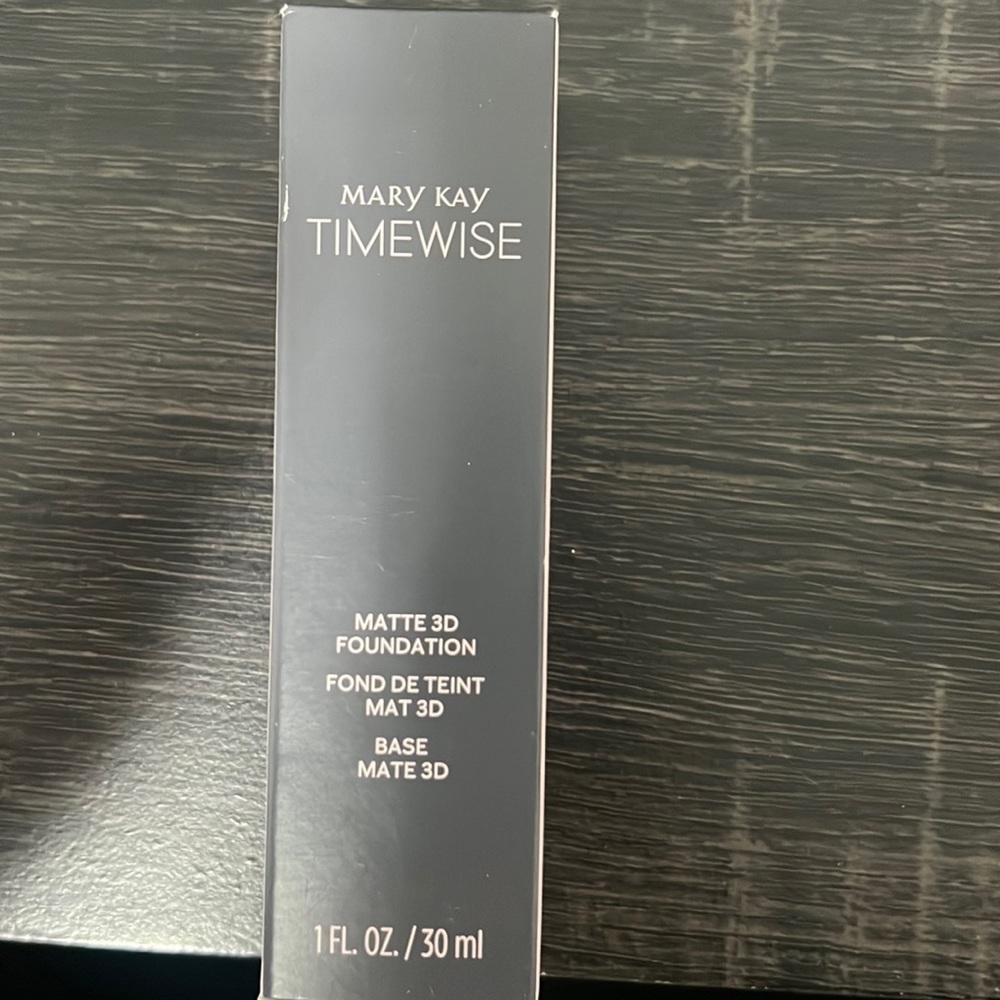 Mary Kay maybe 3d foundation ivory 140